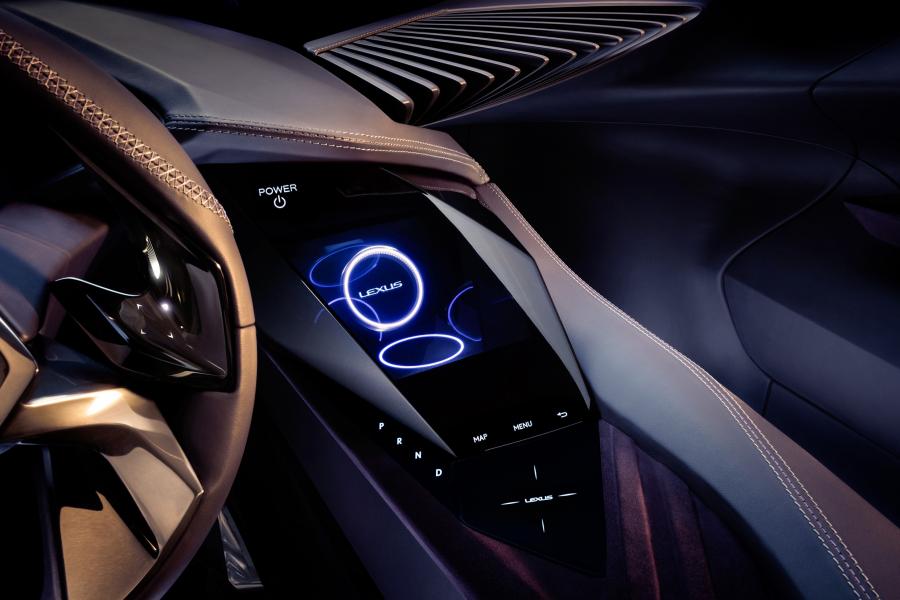 Детали интерьера Lexus UX Concept 2016 года  (фото 2 из 18)